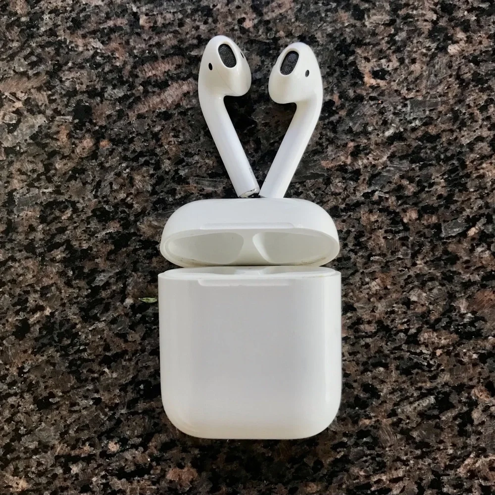 Apple AirPods (A1602 - 1st Gen)